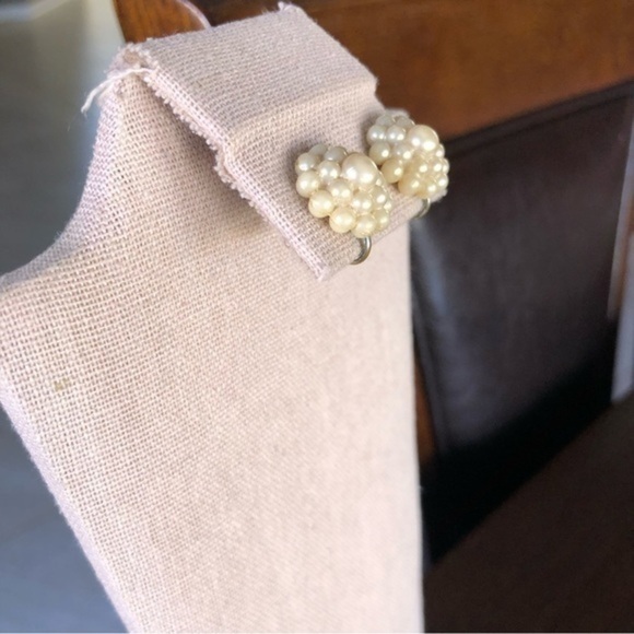 Vintage Screw back Earrings - Picture 2 of 4